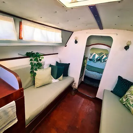 Botel Sirius - Boat House Faro