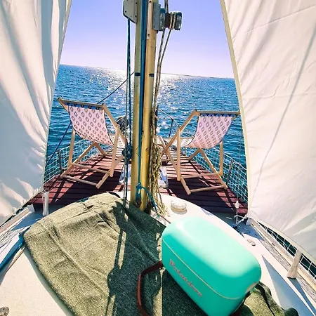 Botel Sirius - Boat House Faro
