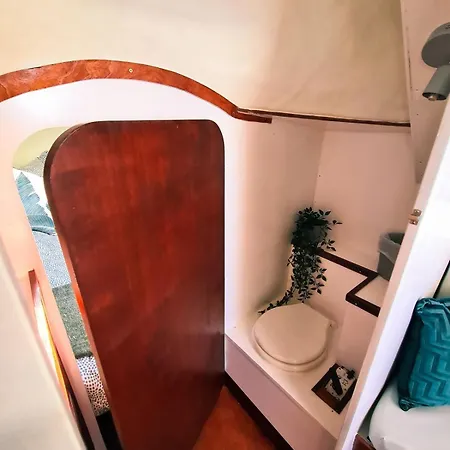 Sirius - Boat House * Φάρο